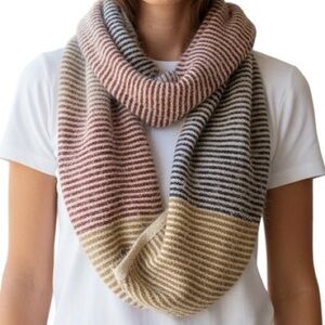 NWOT Red White & Blue Acrylic‎ Infinity Scarf